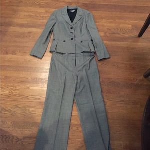 Ann Taylor women’s suit
